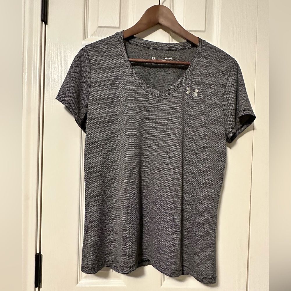 Under Armour UA Heat Gear Short Sleeve V-Neck Shirt Size Medium Grey